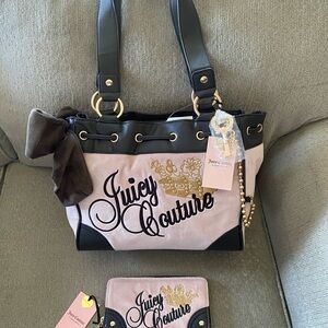 Juicy Couture The Key To Juicy Dusty Blush Daydreamer Tote & Wallet set